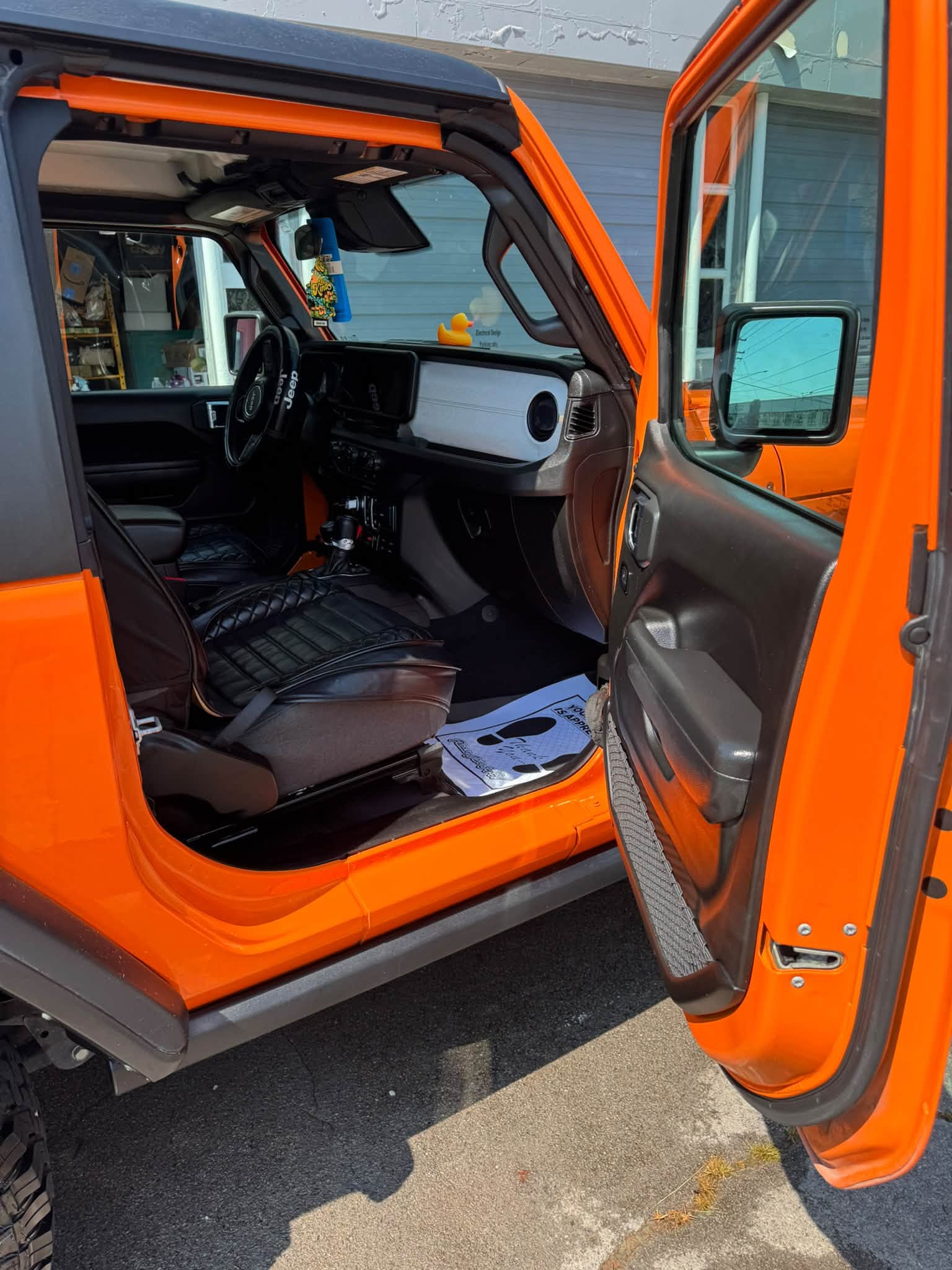 Detailed Jeep dashboard and front seats